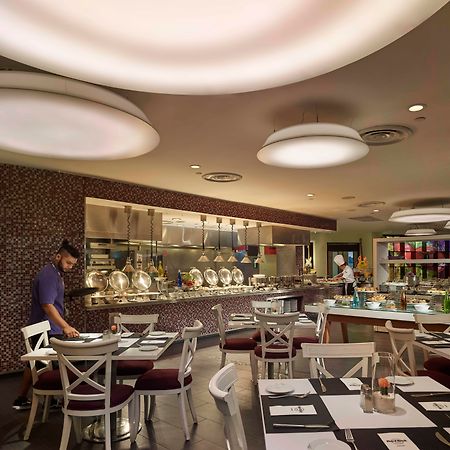 Hard Rock Hotel Penang Batu Ferringhi Exterior foto The interior of the restaurant