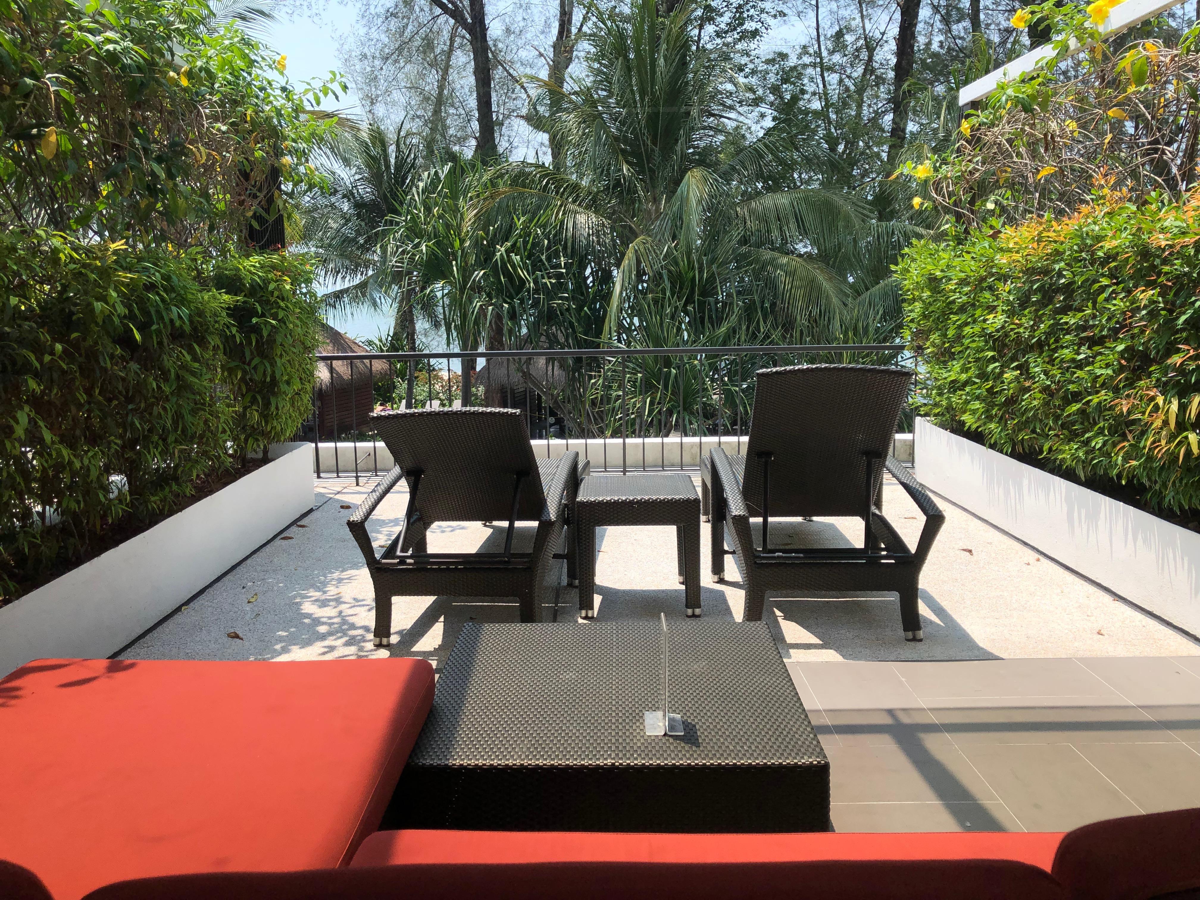 Hard Rock Hotel Penang Batu Ferringhi Exterior foto The rooftop pool at the hotel