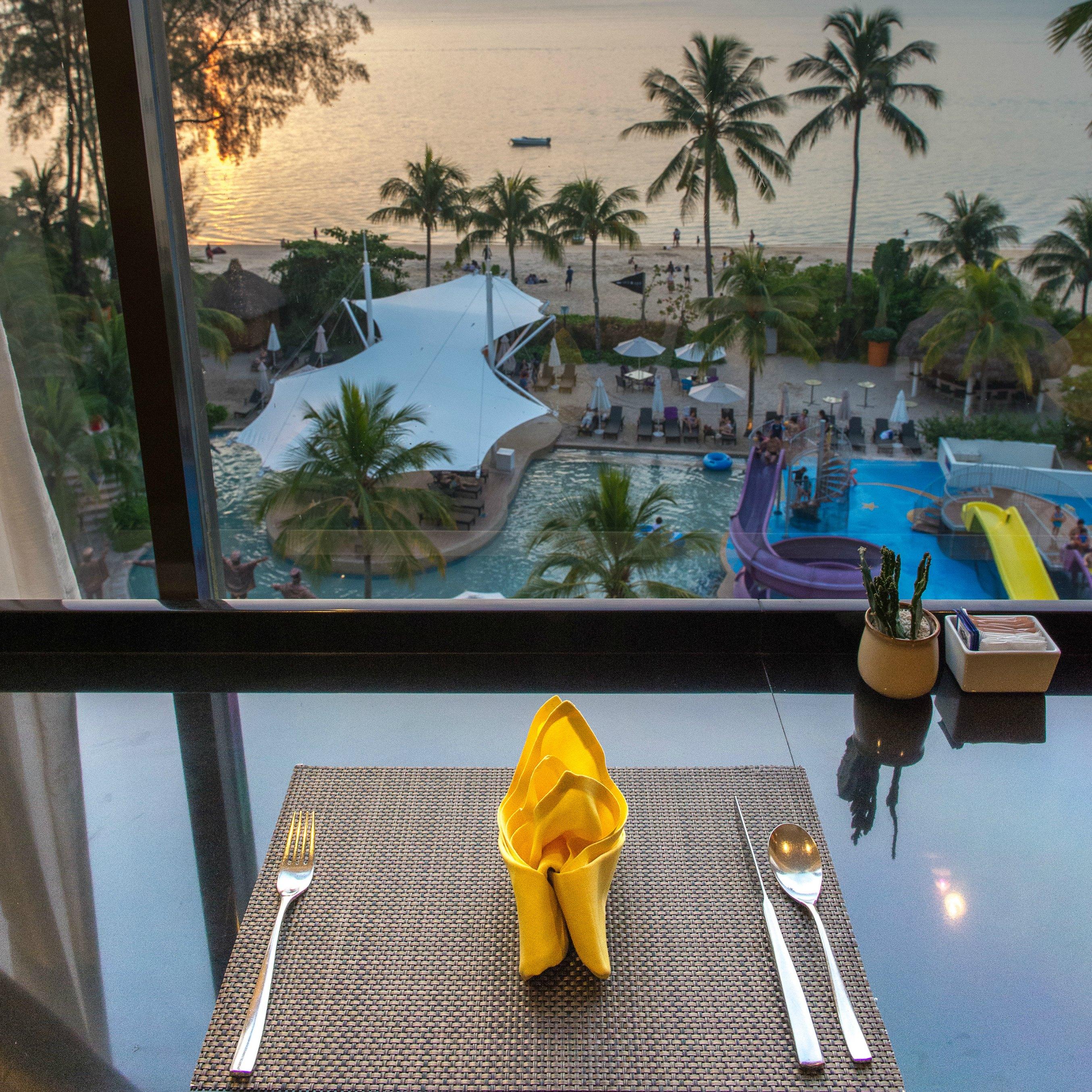 Hard Rock Hotel Penang Batu Ferringhi Exterior foto View of the beach from the hotel